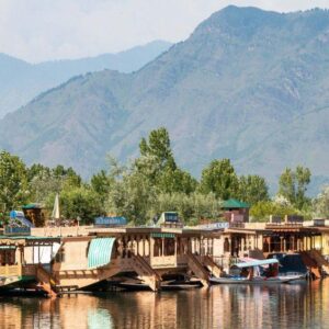 Best-Places-to-Visit-in-Kashmir-Dal-Lake-1000x565