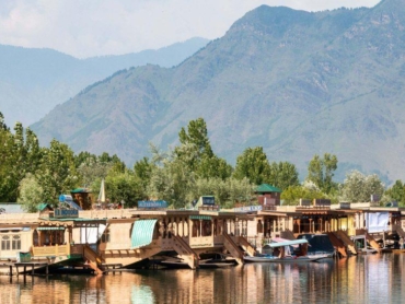 Best-Places-to-Visit-in-Kashmir-Dal-Lake-1000x565